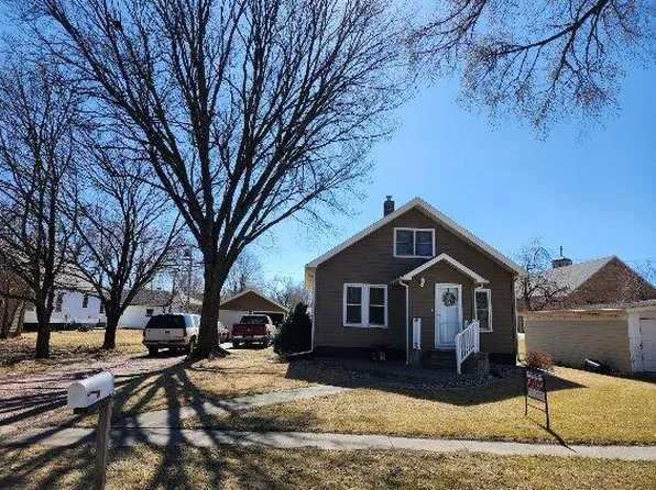 204 W Sycamore St, Parkston, SD 57366