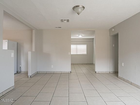 2nd image of 1408 W Saint Clair St