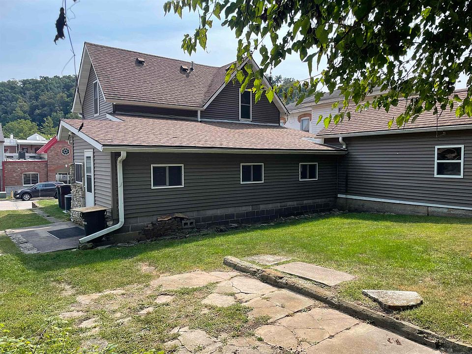 2nd image of 210 Ann St