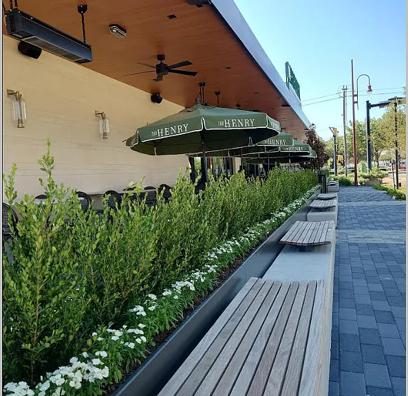 The Henry restaurant - patio