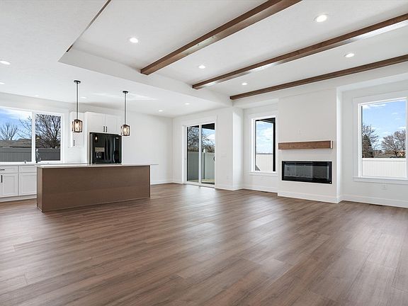 5th image of 1915 N Donwood Ln