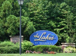 282 Erik Dr, East Setauket, NY 11733