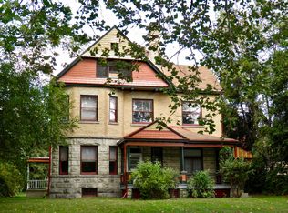 327 Thorn St APT 4, Sewickley, PA 15143