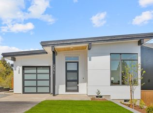 251 SW California St, Portland, OR 97219