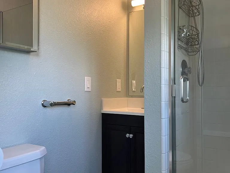 7370 Pembroke Dr — Photo 20