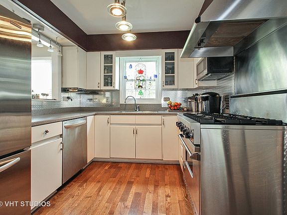 3rd image of 3805 Harvest Ln