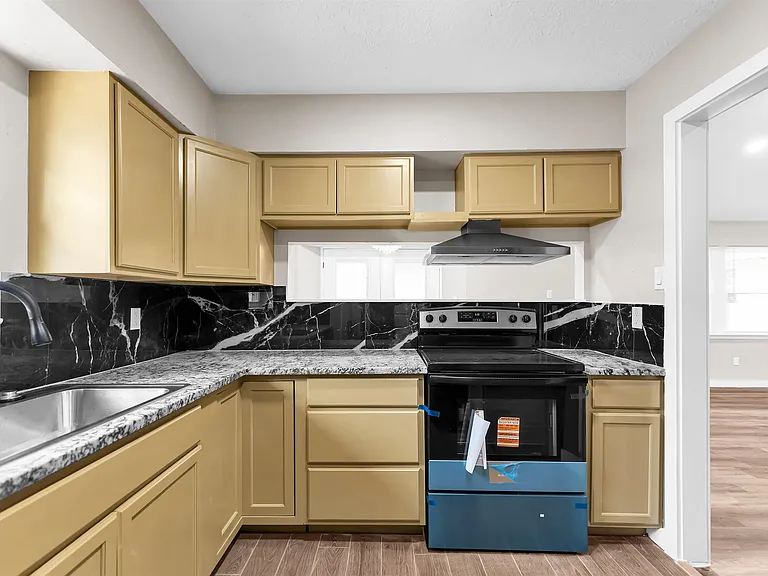 6211 Coachgate Dr — Photo 27