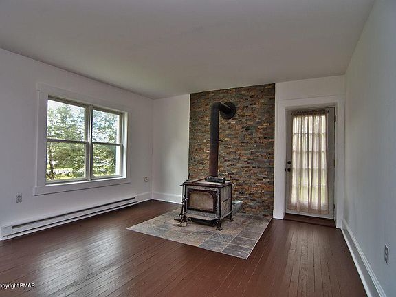5th image of 667 Belmont Ave