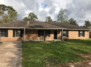 134 Woodlawn Dr, Sour Lake, TX 77659