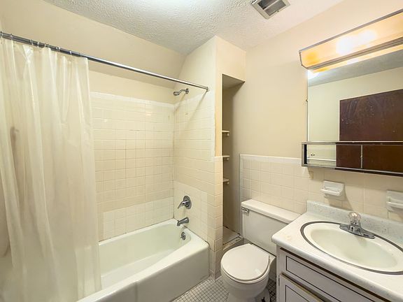 4th image of 140 Cottage St #3FR