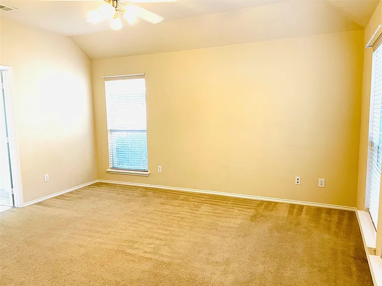 11553 Yoakum Dr — Photo 8