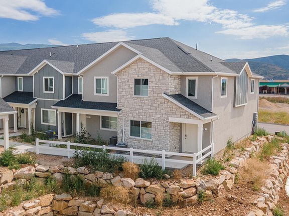 3rd image of 989 E Ella Ln #3B-2Ba-1869Sqft