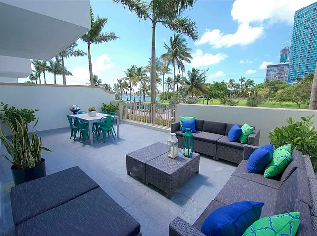 Terrace with Park View
