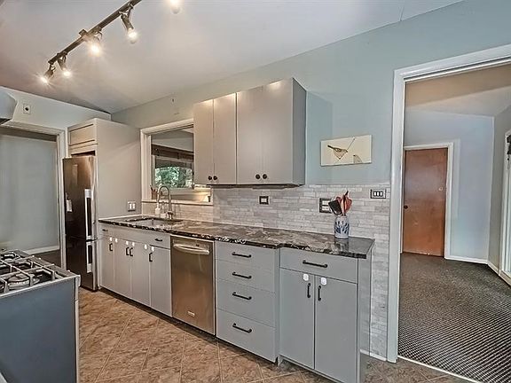 4th image of 2636 Sample Rd