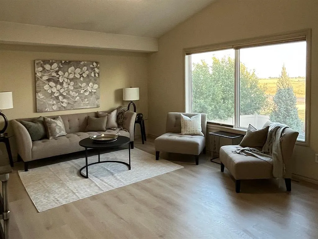 5 bed, 3.0 bath, 1635 sqft, $4,000 — Photo 2