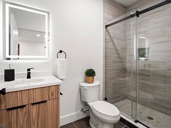 4th image of 310 W Jersey St #203