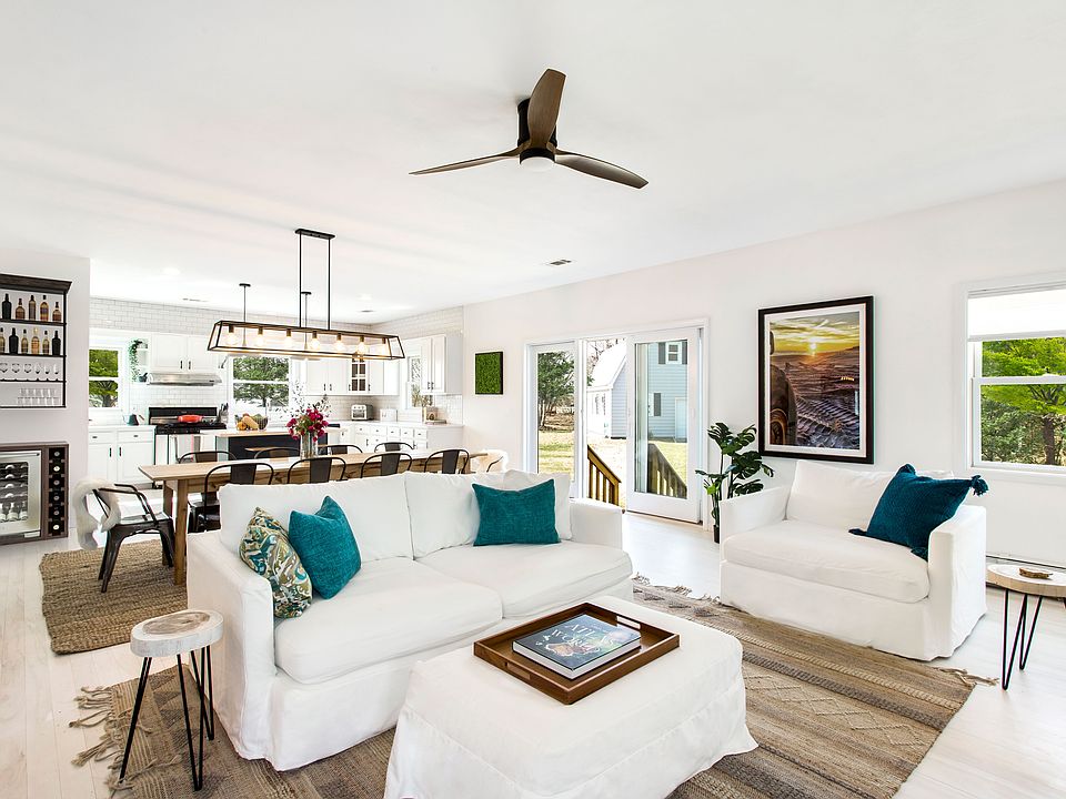 777 Herricks Ln, Riverhead, NY 11901 | Zillow