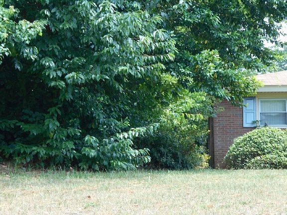3rd image of 206 Monterey Dr