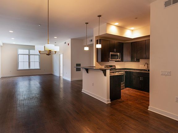 2nd image of 194 Bloomfield Ave #2B