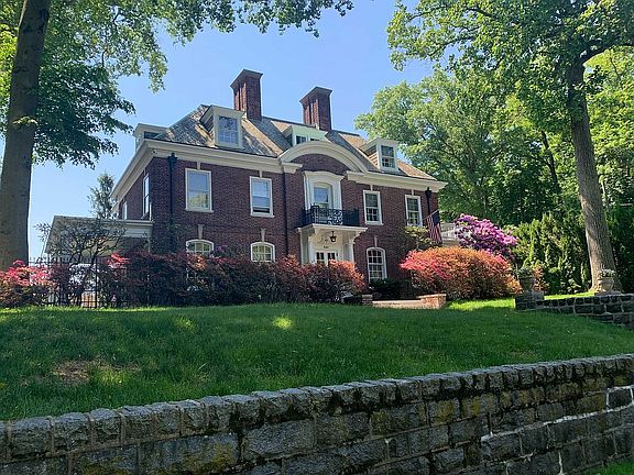 2nd image of 6490 Woodbine Ave