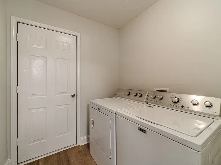 594 Harvard Dr — Photo 15