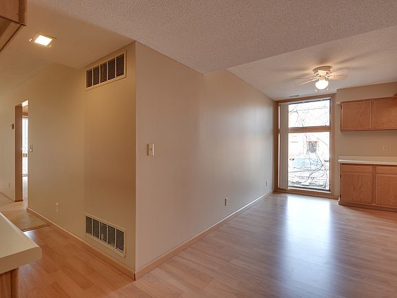 4th image of 232 Franklin Ave W #207