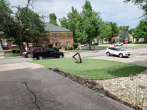 View to the intersection NW 27th and N Walker Ave