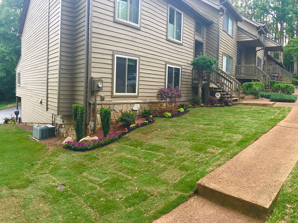2nd image of 4162 Dyouville Trce