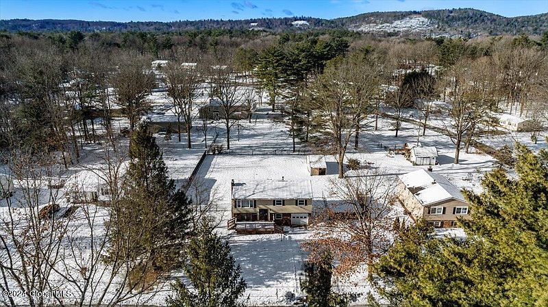 4th image of 16 Carr Road