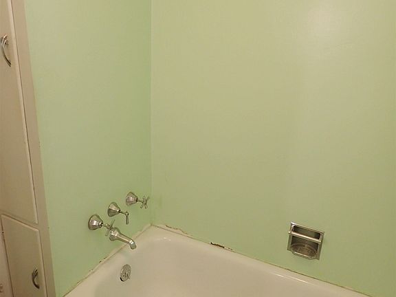 5th image of 7080 Seven Mile Rd