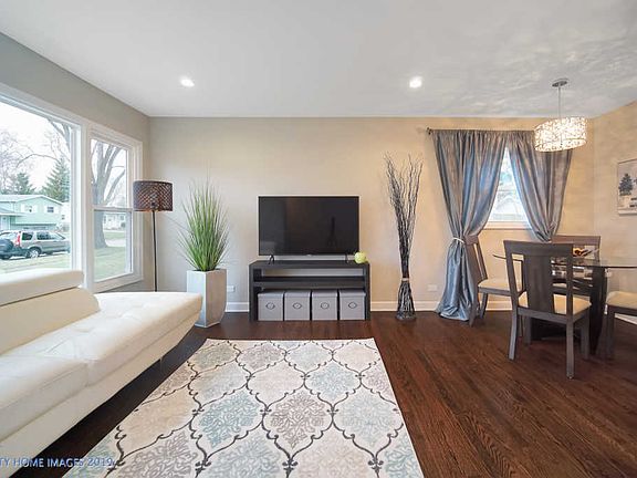 3rd image of 521 Bobby Ln