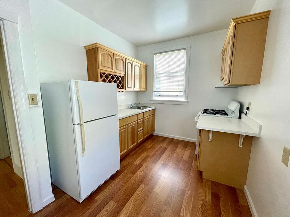 1st image of 1050 Fell St #18