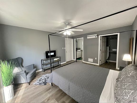 3rd image of 2922 Arlington St Unit B