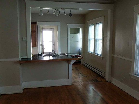 3rd image of 1422 26th Ave N APT 1
