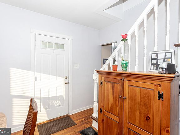 4th image of 3150 Hazelwood Ave