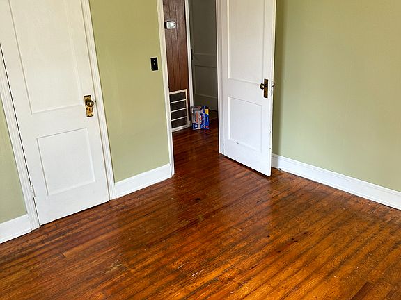 4th image of 330 Williams Dr