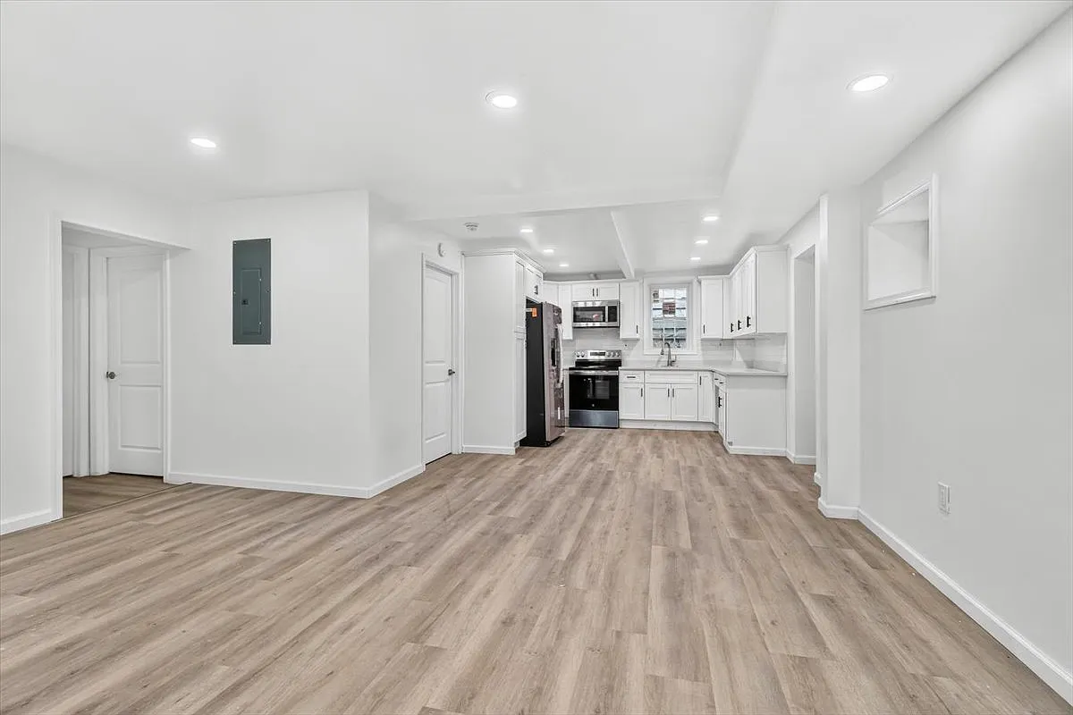 3 bed, 1300 sqft, $1,850 — Photo 4