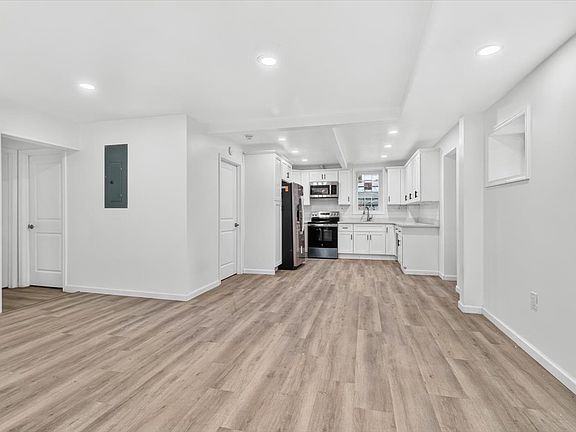 4th image of 133 Broad St APT 3