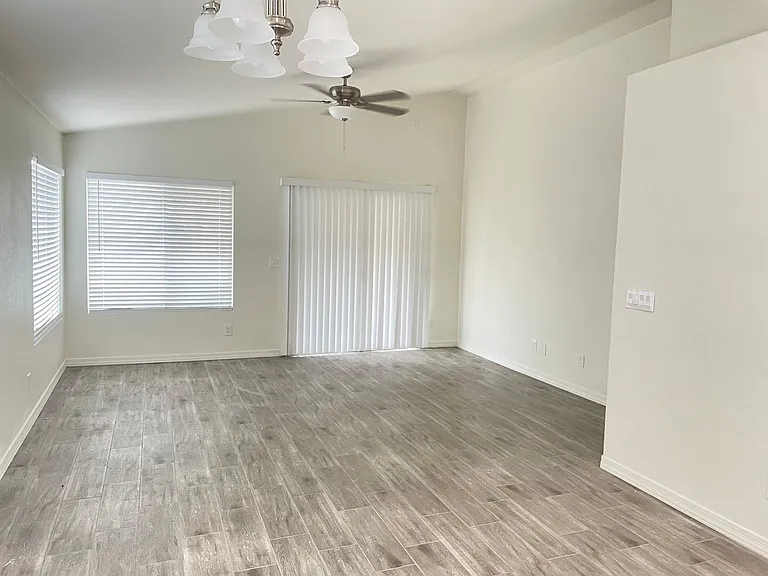 1113 W Sparrow Dr — Photo 4