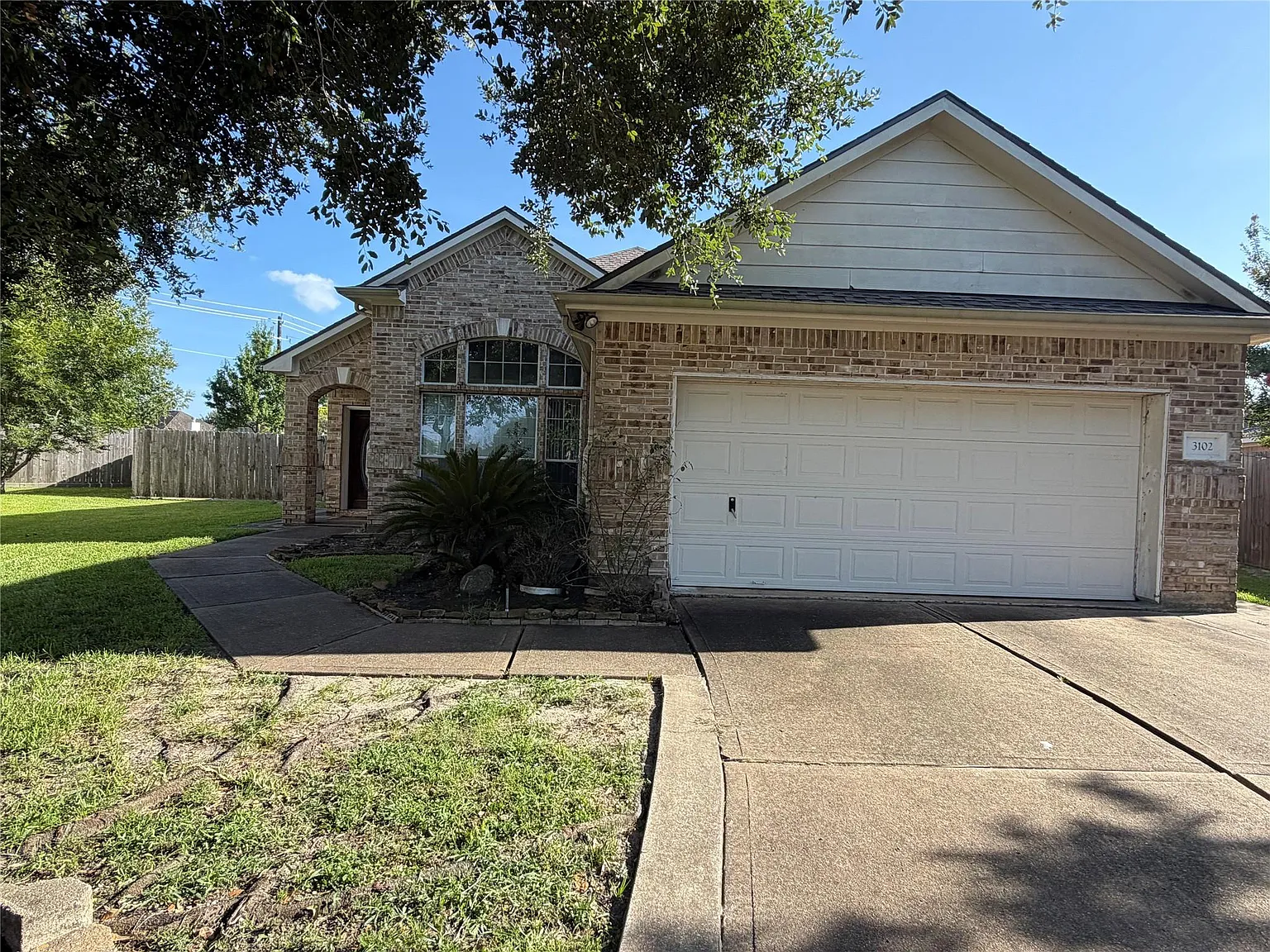 3 bed, 2.5 bath, 2131 sqft, $2,500 — Photo 2