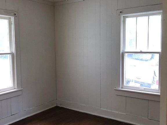 4th image of 207 Ray St