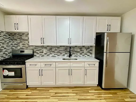 5th image of 549 Sheffield Ave #1
