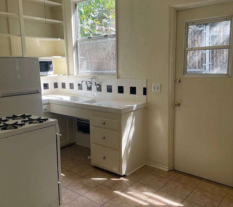 1st image of 1155 N Wilcox Ave #11456046