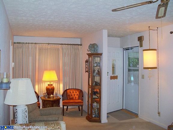 3rd image of 6711 Lexington Cir
