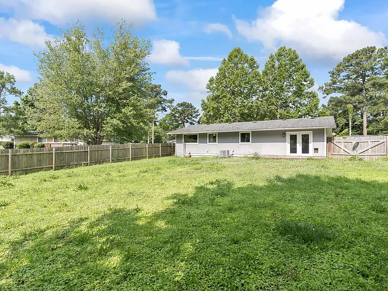 102 Sterling Rd — Photo 26
