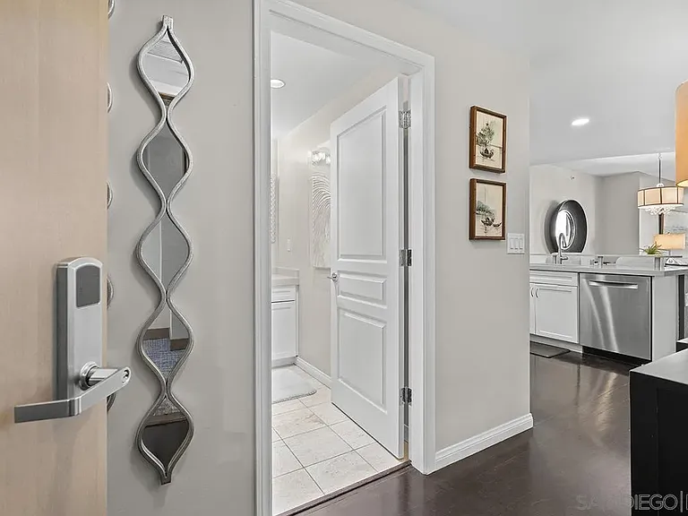 555 Front 1501 #1501 — Photo 22