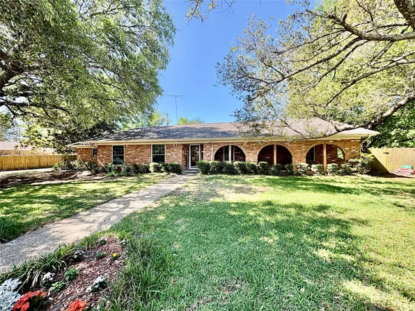 111 Granada Sq, Canton, TX 75103