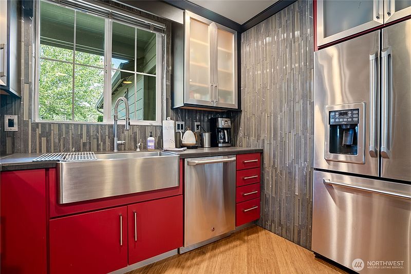 5th image of 4691 Wade Street #4