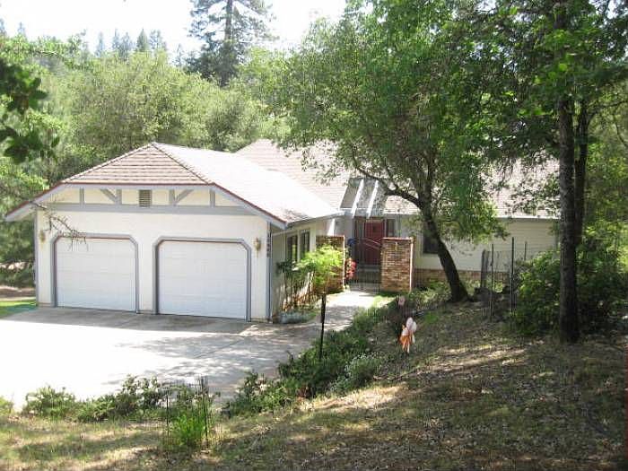 Front w/RV parking & Hook