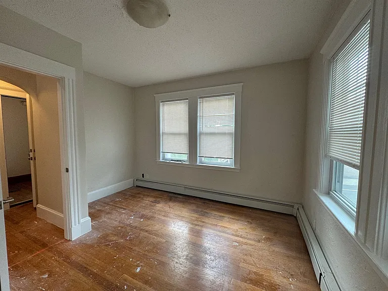 23 Lowell St #2L — Photo 7